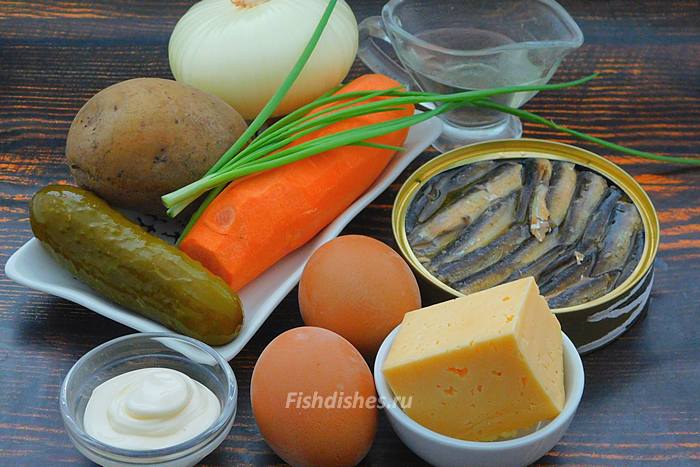 Салат со шпротами и солеными огурцами - ингредиенты