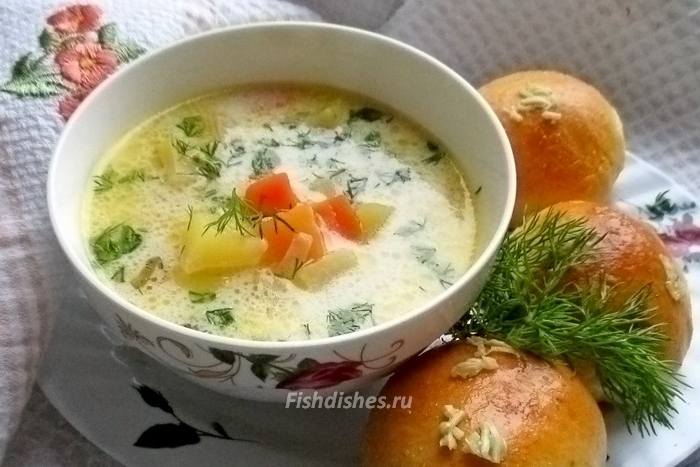 Рыбный суп с плавленным сыром и чесночными пампушками