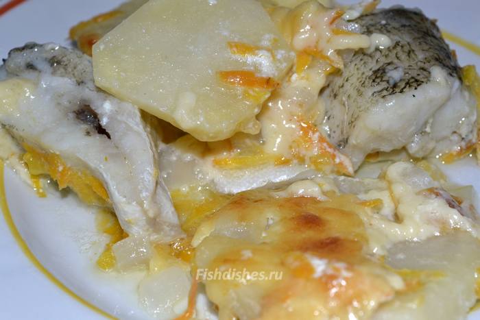 Рыба запеченная с картошкой и сыром в духовке